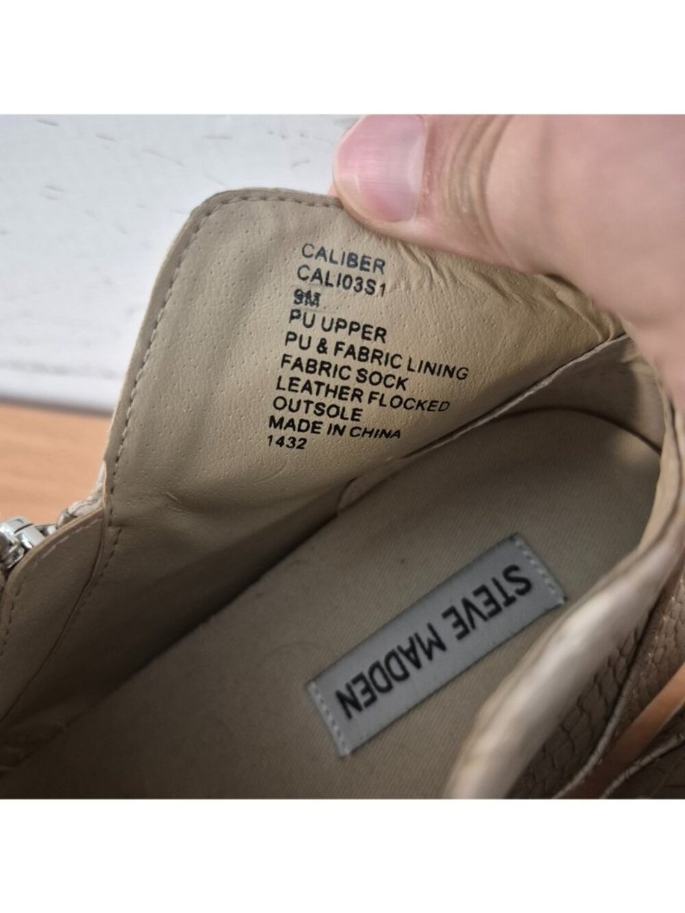 Steve Madden Caliber Croc-Embossed High-Top Sneakers Beige PU Upper Side Zipper - Picture 3 of 7